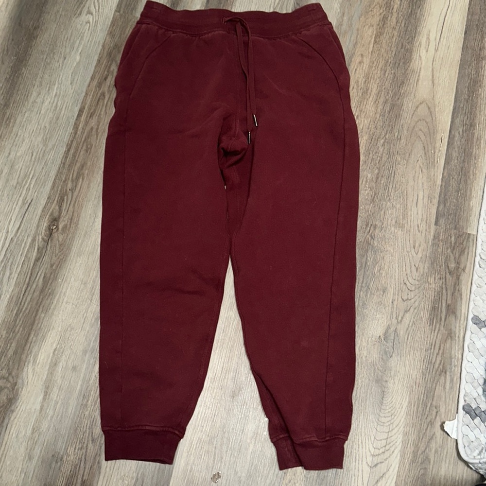 Lululemon Scuba high rise Jogger Maroon size 10 sweatpants